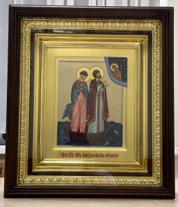 Икона «Петр и Феврония» в резном киоте Яхрома